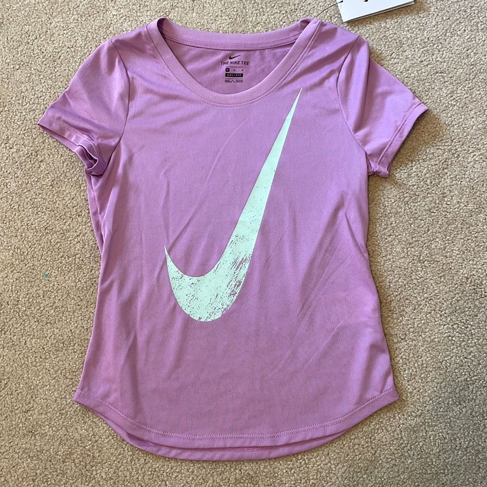 NWT Nike short sleeve tee